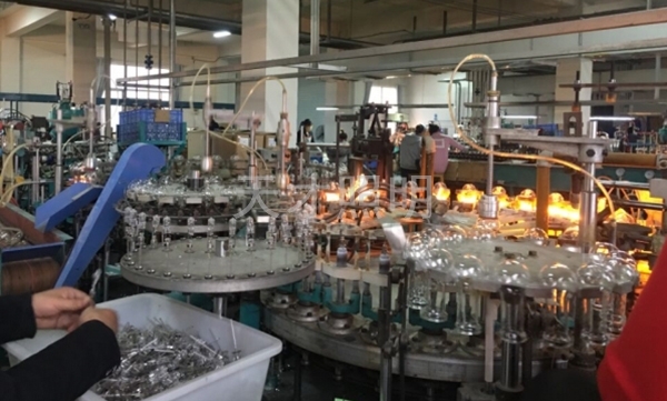 天才照明工作环境